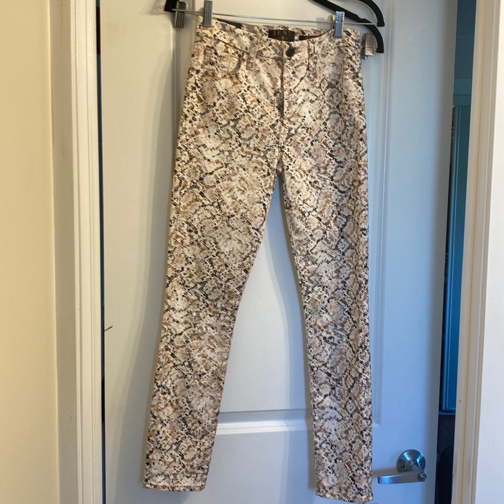 NWT- Never been worn. JEN7- 7 For All Mankind Snakeskin Ankle Skinny pant size 2